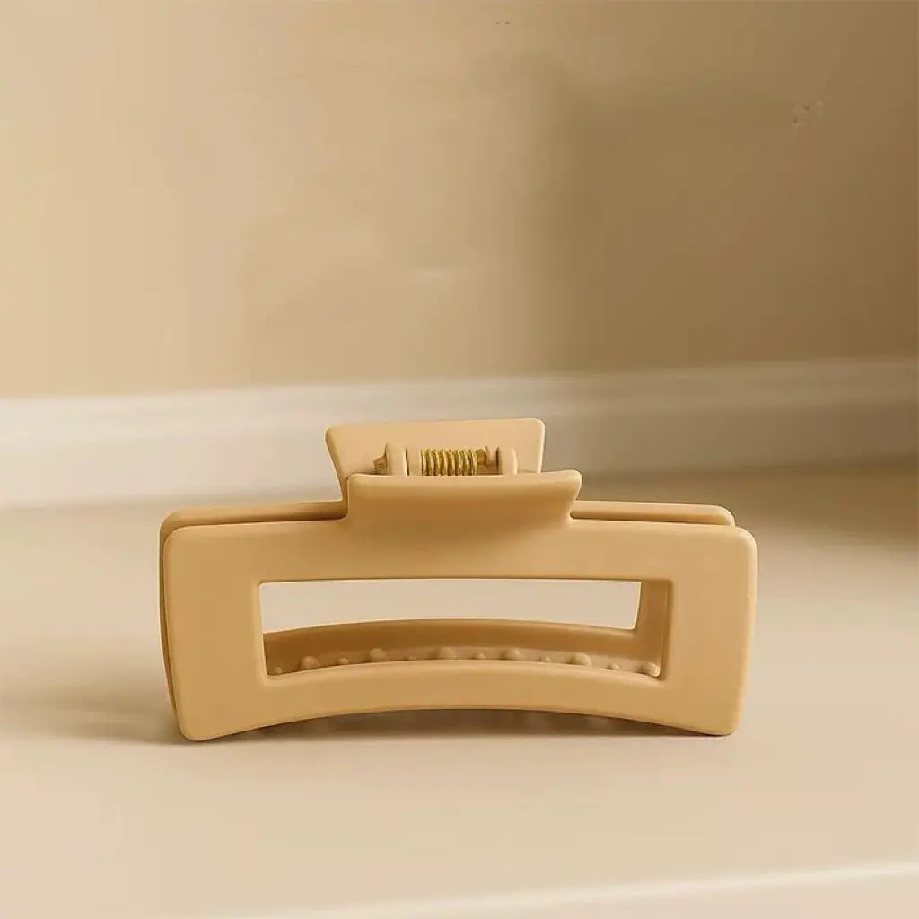 Soflyn Clip big size soft flexible claw clip in Sandstone Nude, innovative design for gentle, secure all-day hold without pain or breakage.