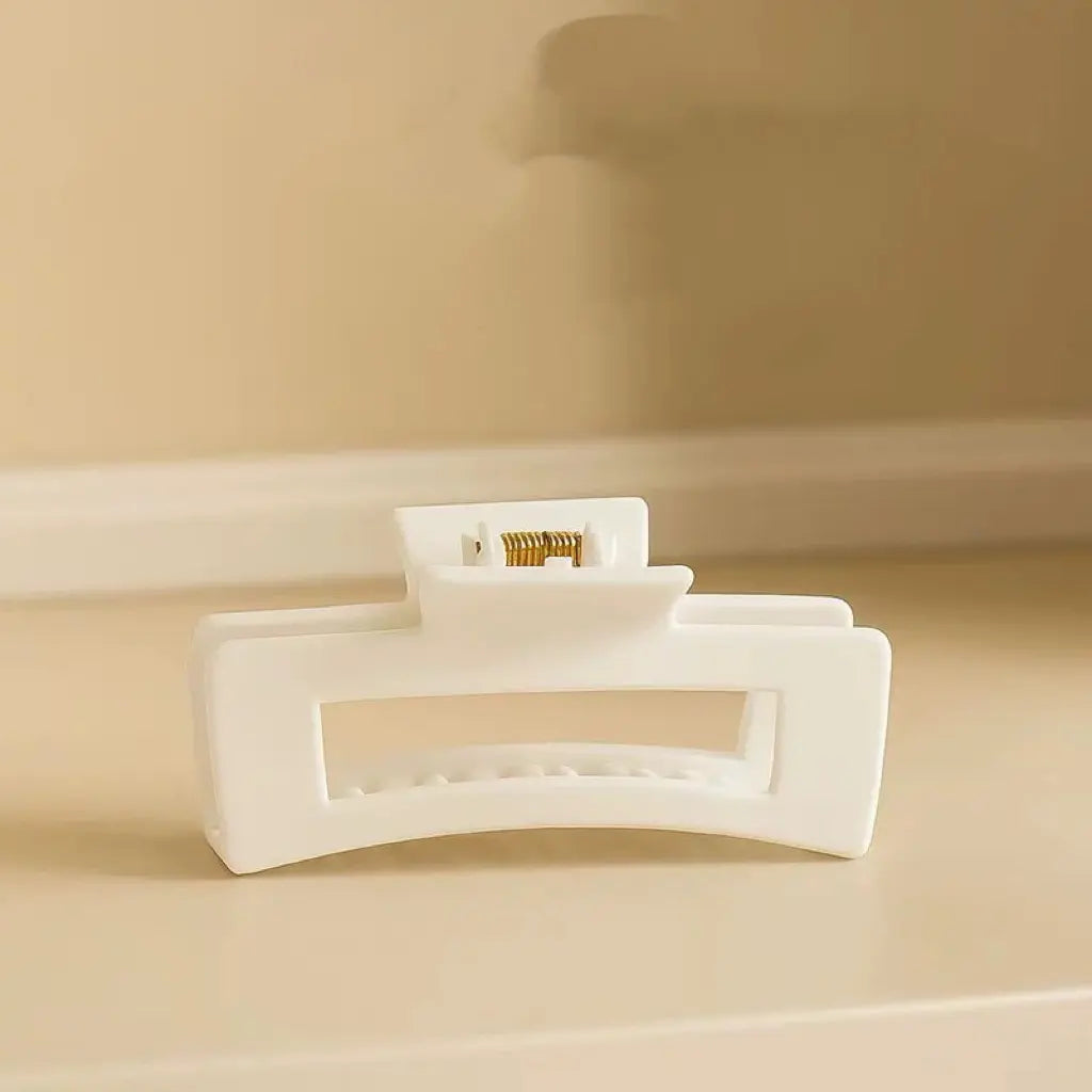 Soflyn Clip big size soft flexible claw clip in Milk Glaze, gentle yet strong, upgraded for a secure hold all day without slipping or breaking.