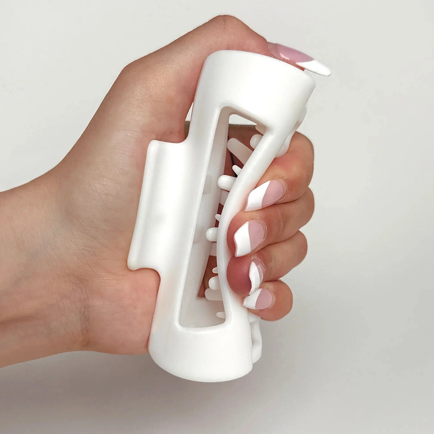 Soflyn Clip big size soft flexible claw clip in Milk Glaze, gentle yet strong, upgraded for a secure hold all day without slipping or breaking.